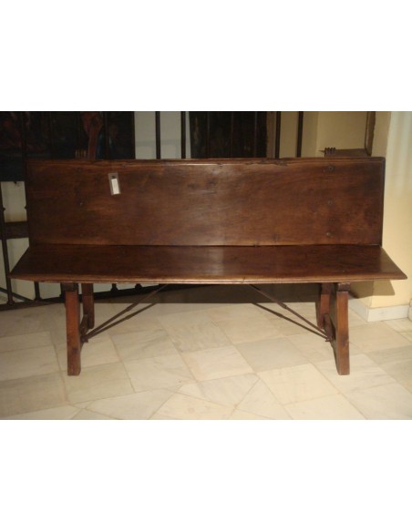 Banco con fiadores de hierro