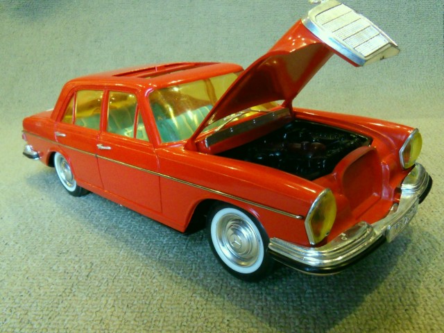 Papá, te regalo un mercedes