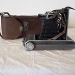 Cámara Pontiac desplegada con funda