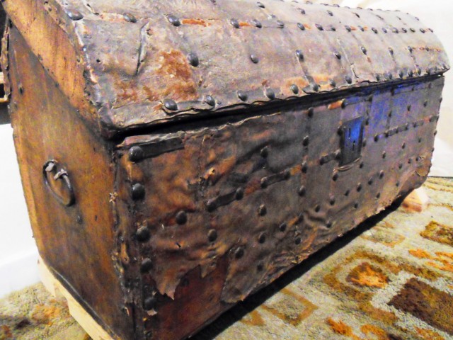 Un arcón encorado realizado en  la época de Felipe II